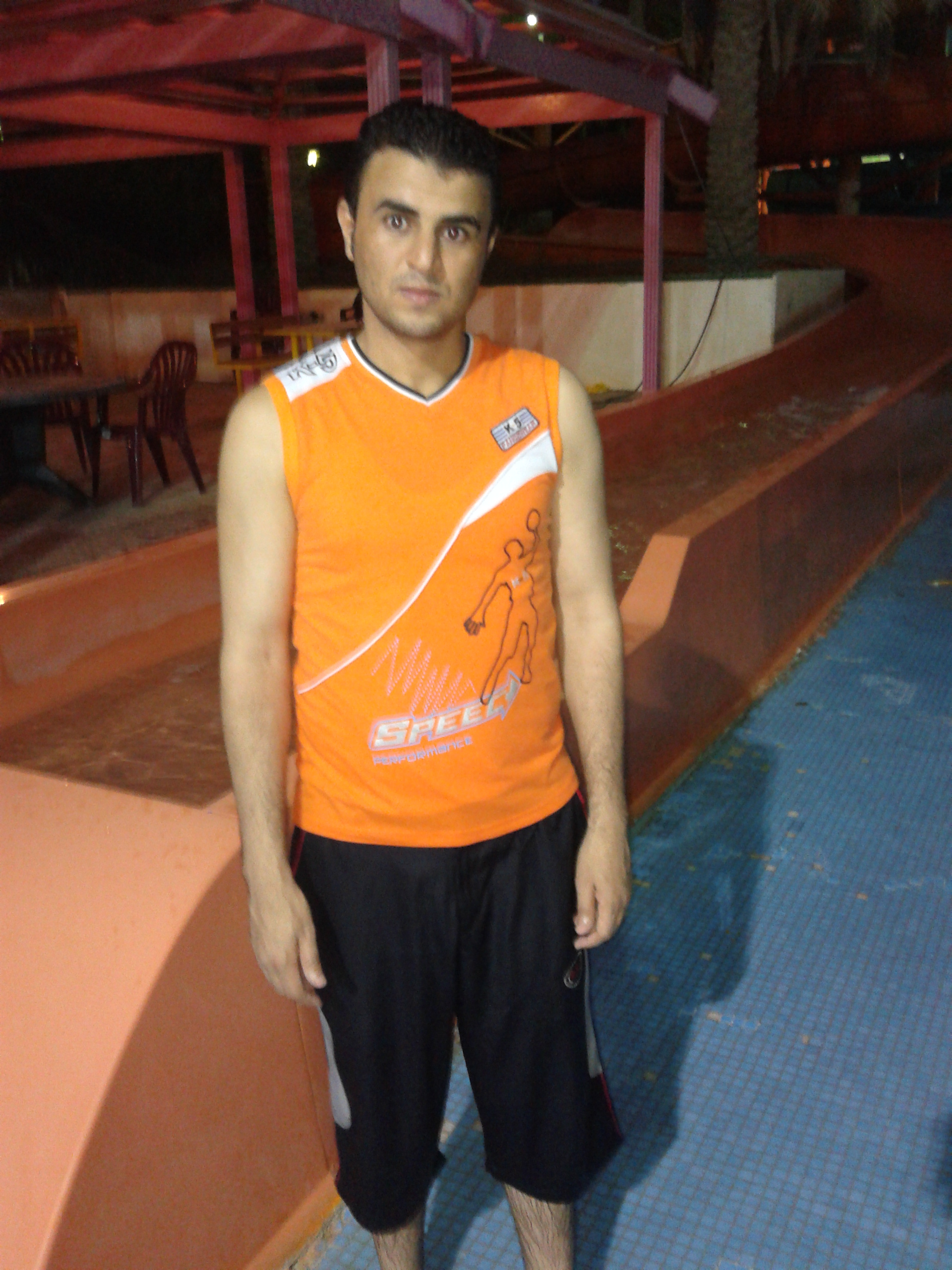 ����� ����