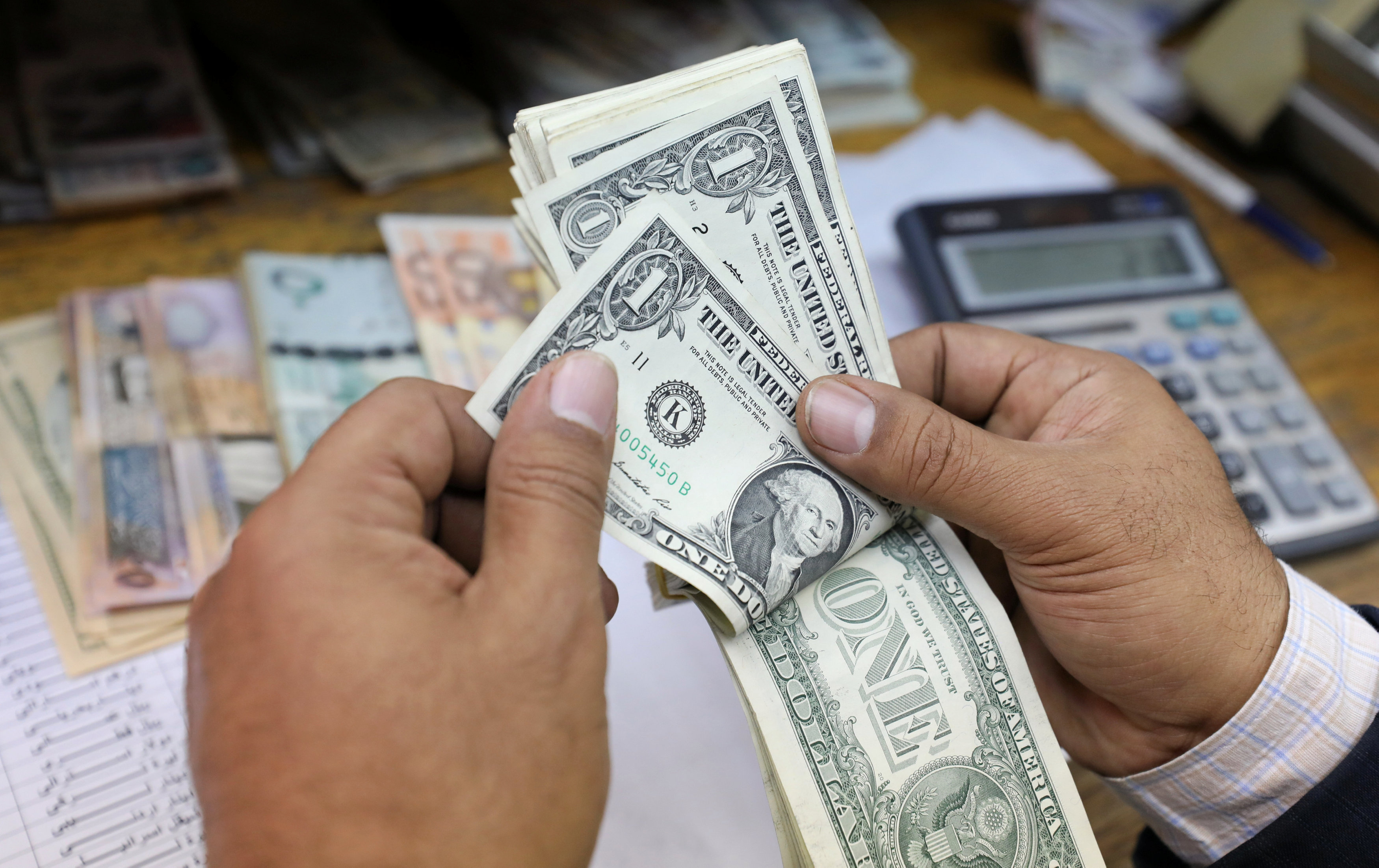 هبوط مفاجئ في سعر الدولار الأمريكي مقابل الجنيه المصري
